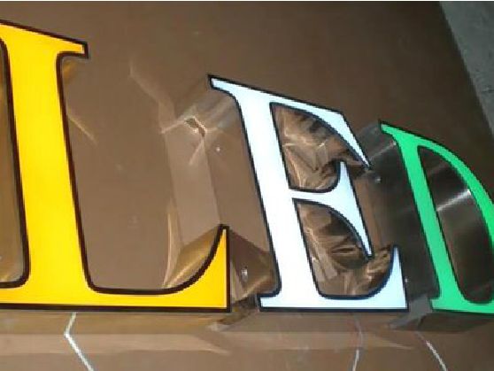马关介绍LED招牌的基础知识。